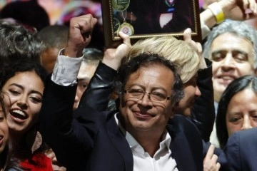 Kolombiya'nın yeni devlet başkanı Gustavo Petro oldu