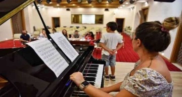 Konyaaltı’nda Müzik Akademisi seçmelerine yoğun ilgi