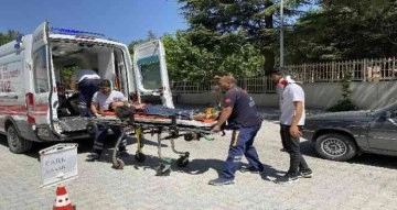 Konya’da pikap traktöre bağlı saman balya makinesine çarptı: 3 yaralı
