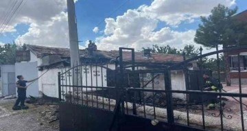 Konya’da tüp patlayan ev kullanılamaz hale geldi