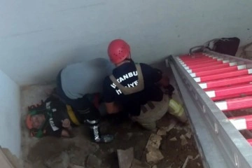 Mermer kaplama yaptığı merdiven çöktü, üzerinde çalışan işçi yaralandı