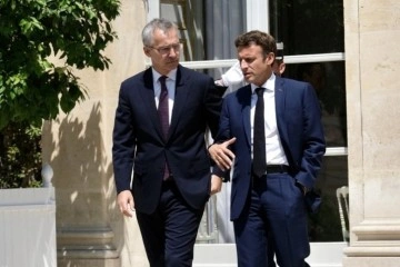 NATO Genel Sekreteri Stoltenberg, Macron ile görüştü