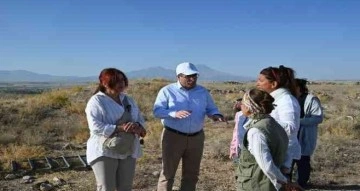 NEVÜ Rektörü Aktekin, ‘Büyük Deller’ arkeolojik kazı alanında incelemelerde bulundu