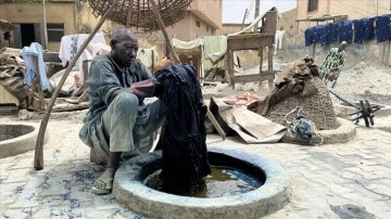 Nijerya'daki 6 asırlık kumaş boyama tekniği yok olma tehlikesiyle karşı karşıya