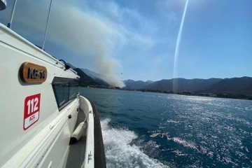 Orman yangını için uçak ve helikopterlerin su aldığı bölge deniz trafiğine kapatıldı