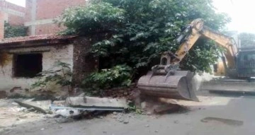 Osmangazi’de tehlike arz eden 2 metruk bina yıkıldı