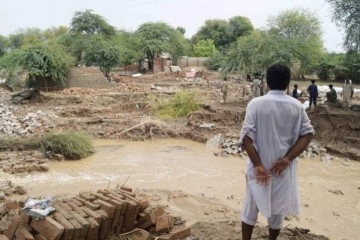 Pakistan’daki sellerde 2 ayda 777 kişi öldü, 300 bin kişi evsiz kaldı