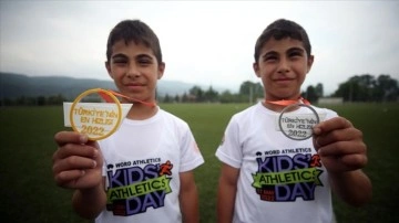 Piste çıktıklarında rakip olan ikizler atletizmde başarıya koşmak istiyor