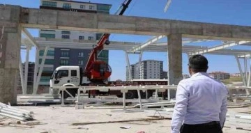 Pursaklar Mimar Sinan Pazar Alanı ve Ticaret Merkezi inşaatı hızla yükseliyor