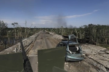 Rus ordusu Severodonetsk'e giden tüm köprüleri yıktı