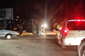 Şanlıurfa'da iki otomobil çarpıştı: 9 yaralı