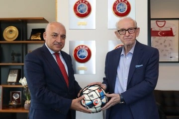 Şenes Erzik, TFF Başkanı Mehmet Büyükekşi'yi ziyaret etti