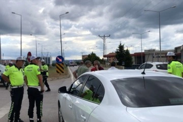 Sinop’ta otomobilin çarptığı genç kız yaralandı