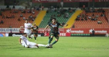 Spor Toto Süper Lig: Corendon Alanyaspor: 0 - İstanbulspor: 0 (İlk yarı)