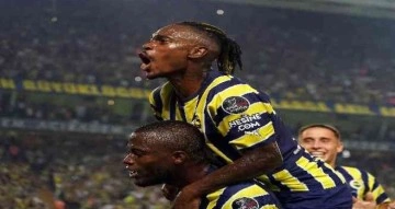 Spor Toto Süper Lig: Fenerbahçe: 2 - Adana Demirspor: 0 (İlk yarı)