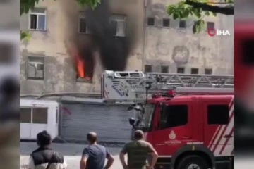 Sultangazi'de iş yerinde yangın paniği