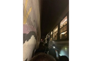 Tren seferleri aksayan Paris’te halk tünellerde mahsur kaldı