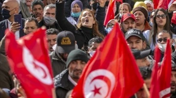 Tunus Cumhurbaşkanı Said’in yargı kararnamesine karşı çıkan hakimler greve devam kararı aldı
