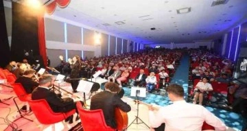 Türk halk müziği konserine yoğun ilgi