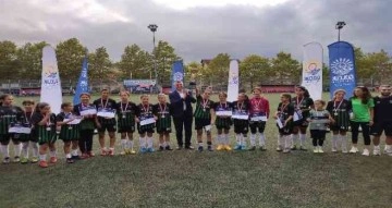 U-13 Kız Futbol Turnuvası’nın Kocaeli Kadın Futbol’u şampiyon oldu