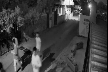 Ümraniye’de bekçiye yakalanan hırsızlar kaçarken güvenlik kamerasını kırdı