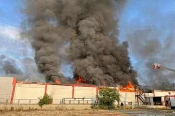 Uşak'ta battaniye fabrikasında yangın