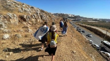 Yahudi yerleşimciler Batı Şeria'da "gecekondu yerleşim" inşa etmek amacıyla kamp kurd